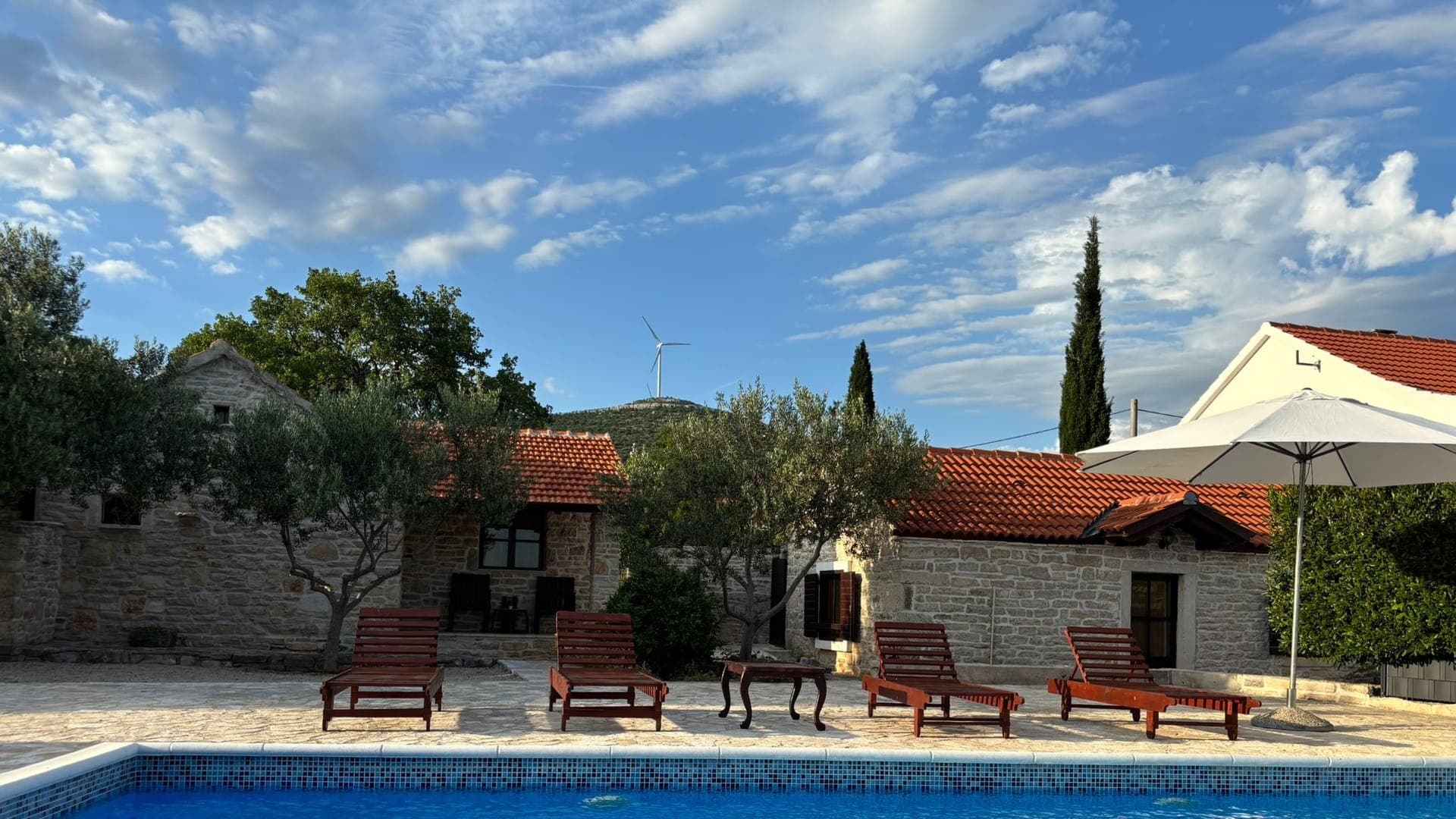 A stone hideaway under the Dalmatian sun